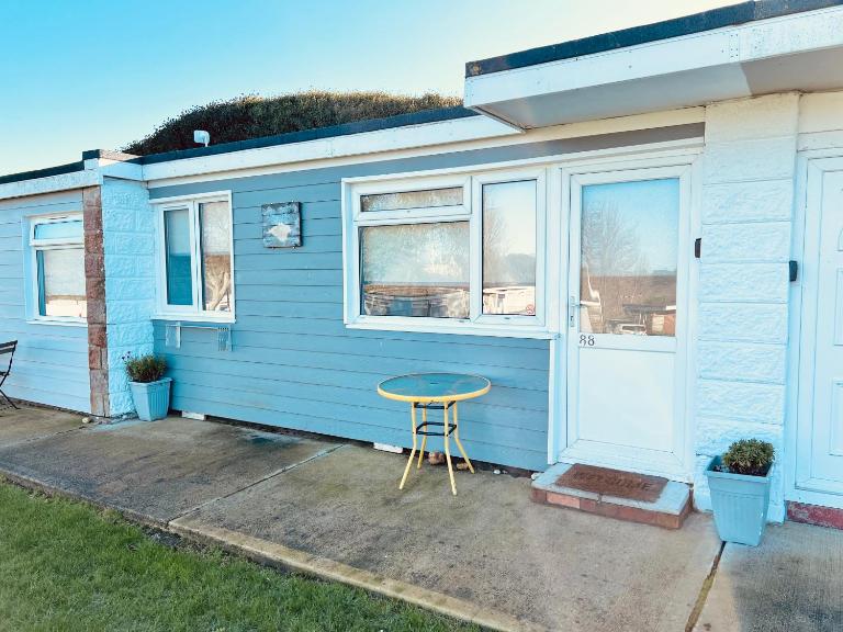 2 Bedroom Chalet SB88, Sandown, Isle of Wight, Dog Friendly - Ferienwohnung Sandown