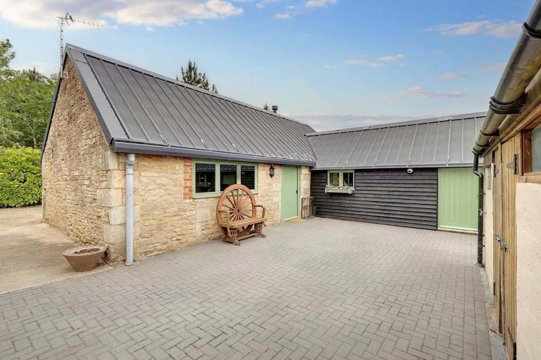 The Rookery 2 bedroom barn, hot tub, dog friendly - B&B Minety