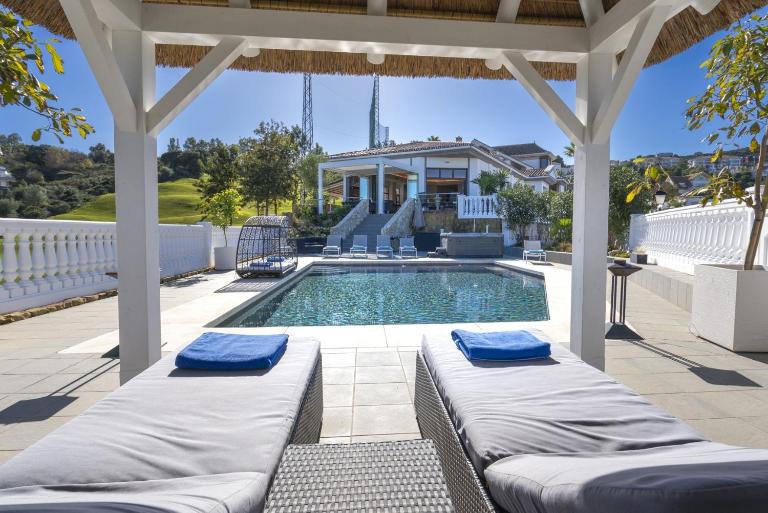 Villa Uno – Stunning 4 bedroom villa with pool - Ferienwohnung Málaga