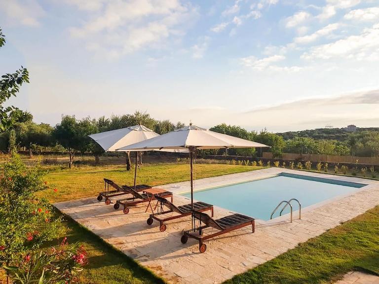Villa Eleni - Private Pool Retreat near Kardamili - Chambres d'hôtes Proástio