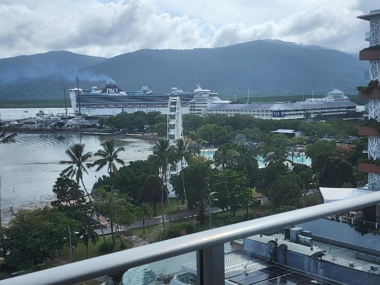 Studio room in Cairns Esplanade! Ocean view! Heart of Cairns - B&B Cairns