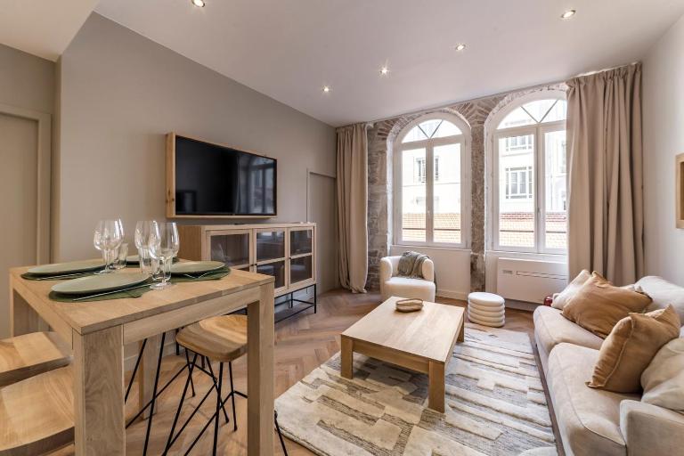 All in Lyon | Chalet urbain chic climatisé Lyon 6 - B&B Lione