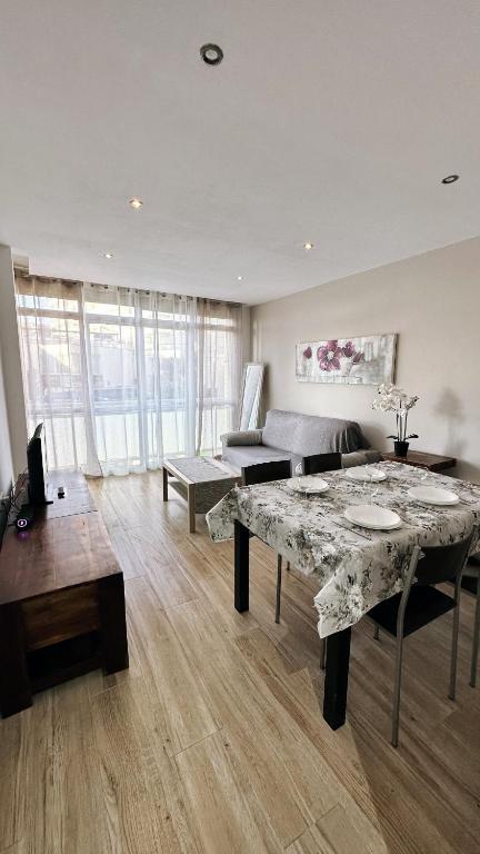 Apartsalou Tati - Bed and Breakfast Salou