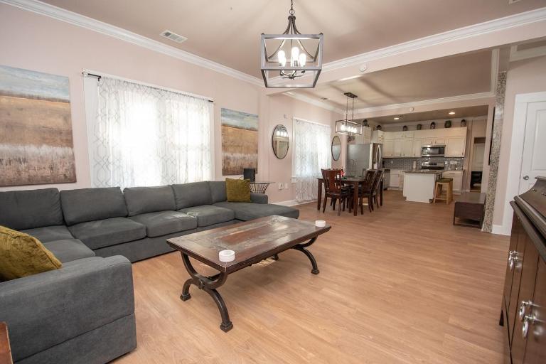 Luxe 6BR Escape Sleeps 24, Private Parking only 5min to Mid&Dtwn ATL - B&B Atlanta