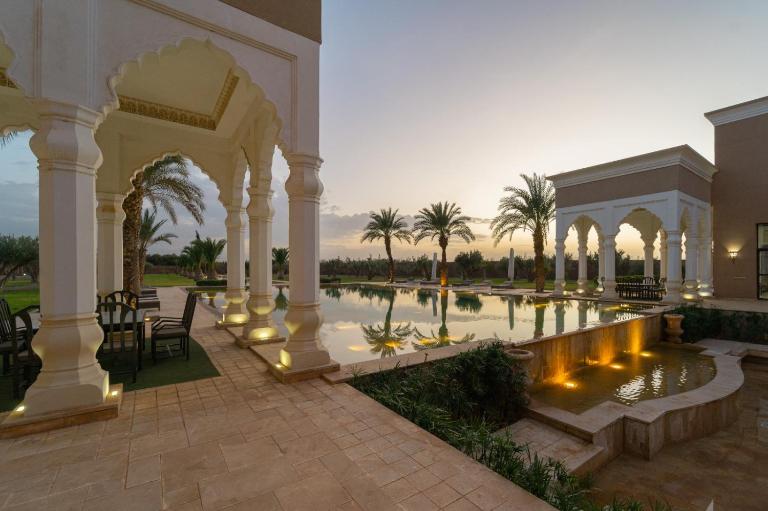 Palais Les Orchidées - Villa de Luxe à 15 minutes du Centre - B&B Marrakesh