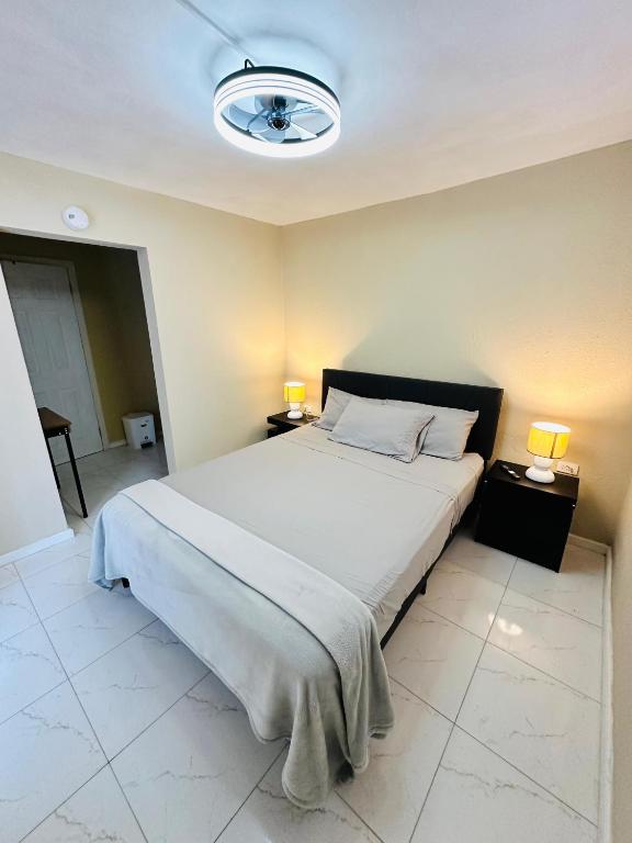 Izzy Room - Ferdie's Place - B&B Port Antonio