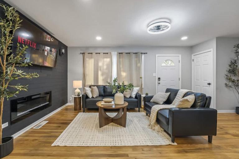 Joliet Cozy Oasis 4BR - B&B Joliet