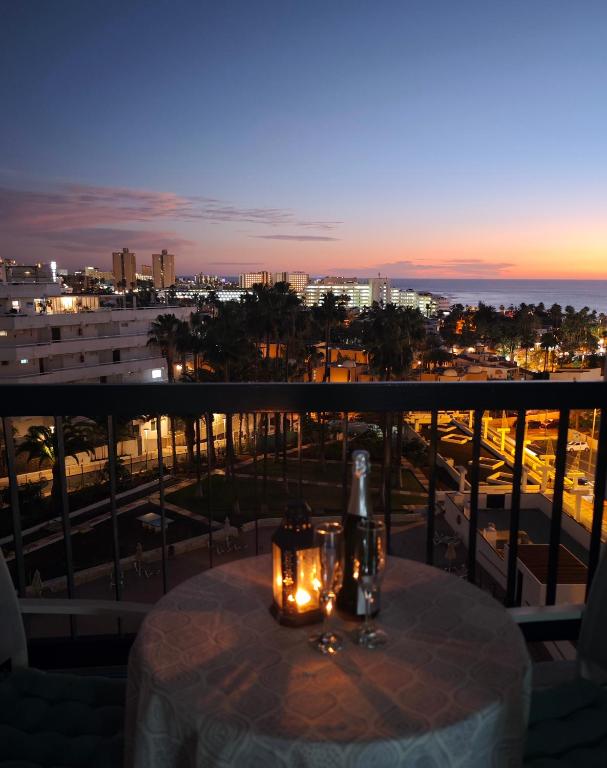 Blanco&Azul - Ocean View Balcony, Pool and Perfect Location - Ferienwohnung Las Américas