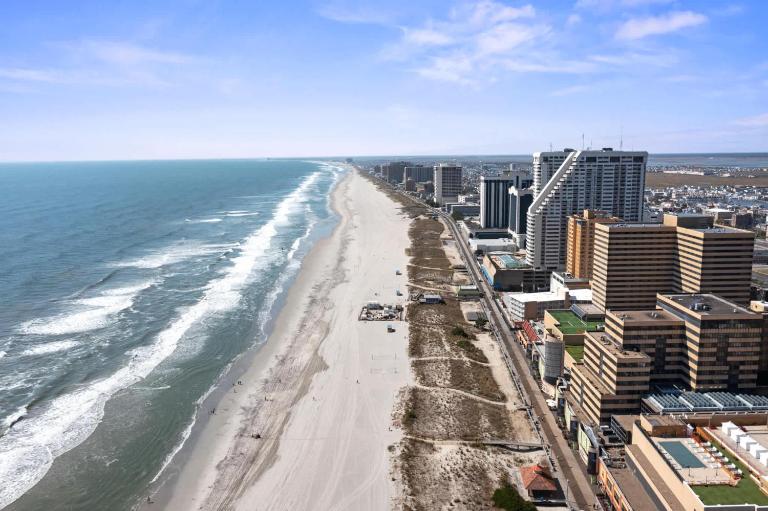 Beach Block 5BR 4BA Brand New by Boardwalk & Casinos - B&B Atlantic City