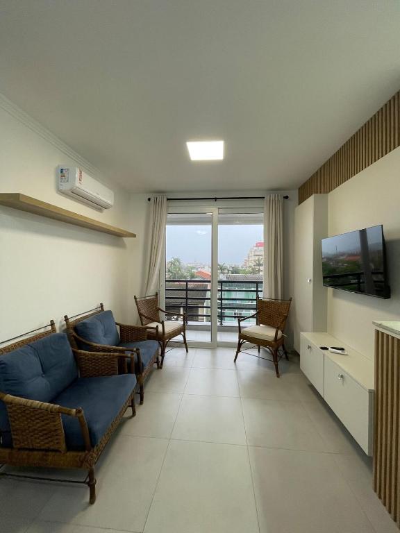 3 quadras do mar, com sacada!! - B&B Torres