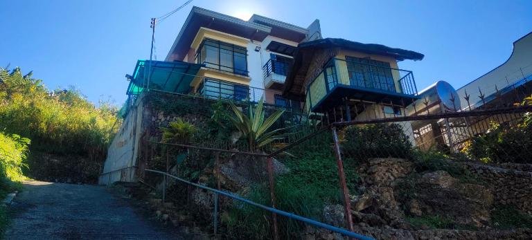 Hut on the Hill Baguio City - B&B Baguio City