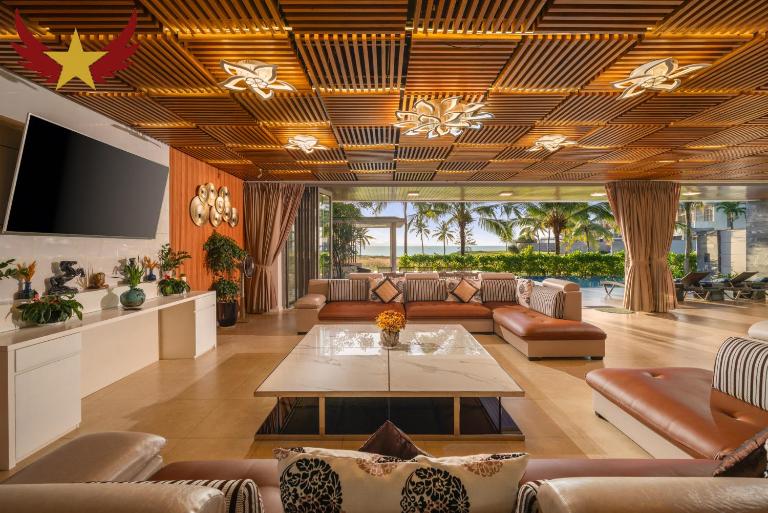 The Five Stars Villa 8 Bedrooms Beachfront - B&B Da Nang