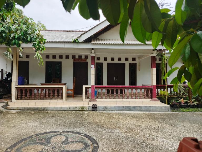 Traveller Homestay - B&B Narmada