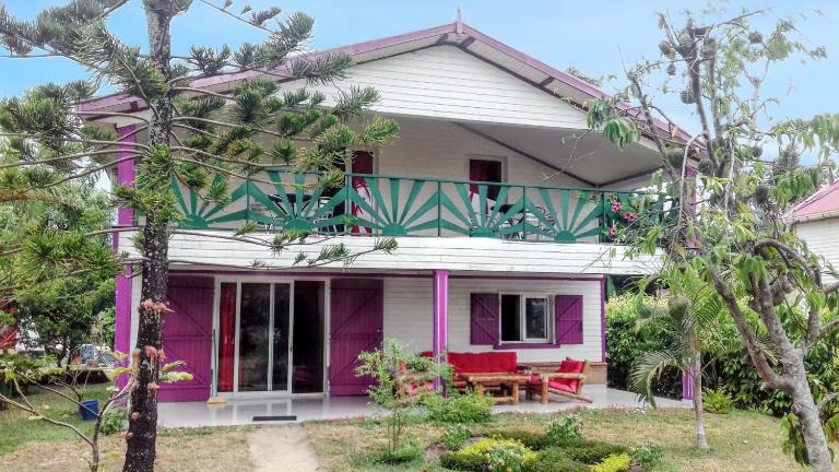 Charming Villa in Foulpointe with Sea View - Chambres d'hôtes Mahavelona