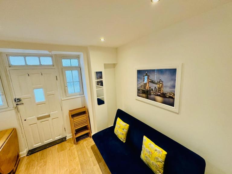 Entire Two Bedroom Aylesford Central London 5 mins to Metro - B&B London