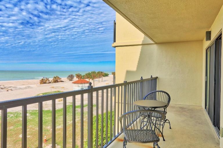 Land's End 9-301 Beach Front-Premier - B&B St. Pete Beach
