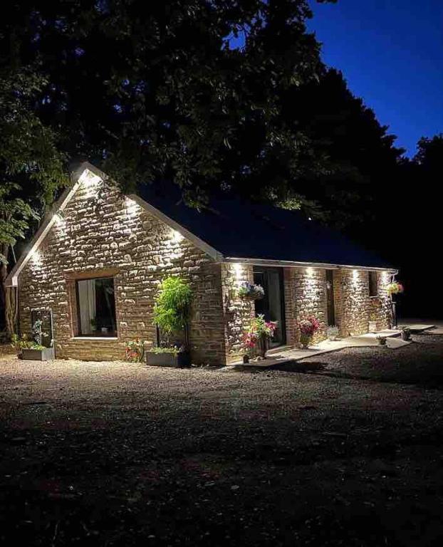 Lodge with log burner Contractors business private parking free Wi-Fi near M4 - B&B Bridgend
