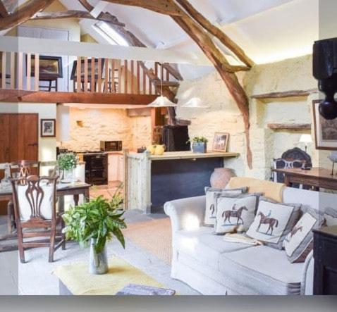Glovers cottage private hot tub and super king - B&B Llanrhystud