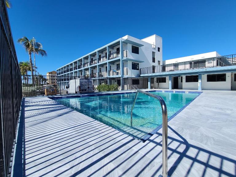 Beach Getaway - B&B Hollywood