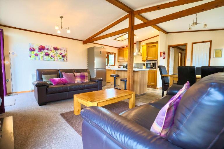 Devon Comfort Lodge with Hot Tub - Spa Resort in Devon - B&B Chudleigh