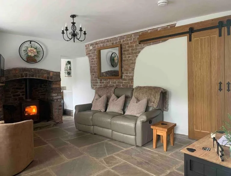 Cottage with log burner Contractors business private parking free Wi-Fi near M4 - B&B Pontycymer