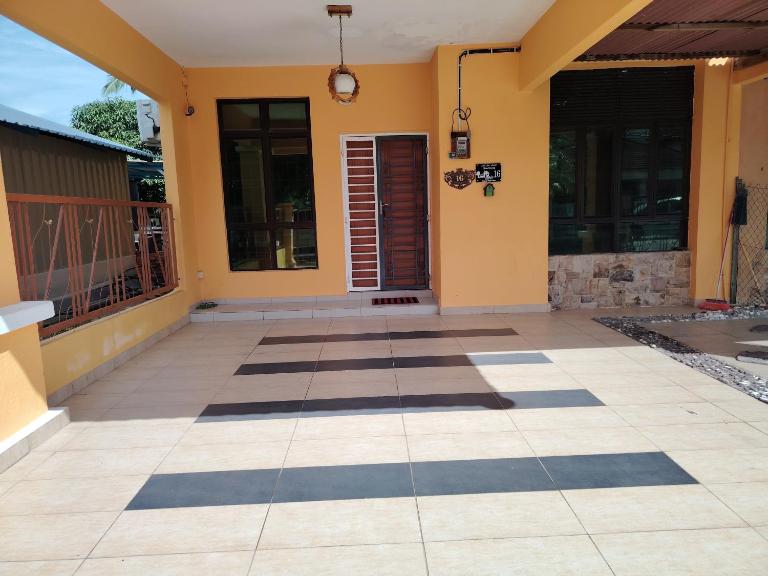 Afwan homestay klebang melaka - Bed and Breakfast Malakka