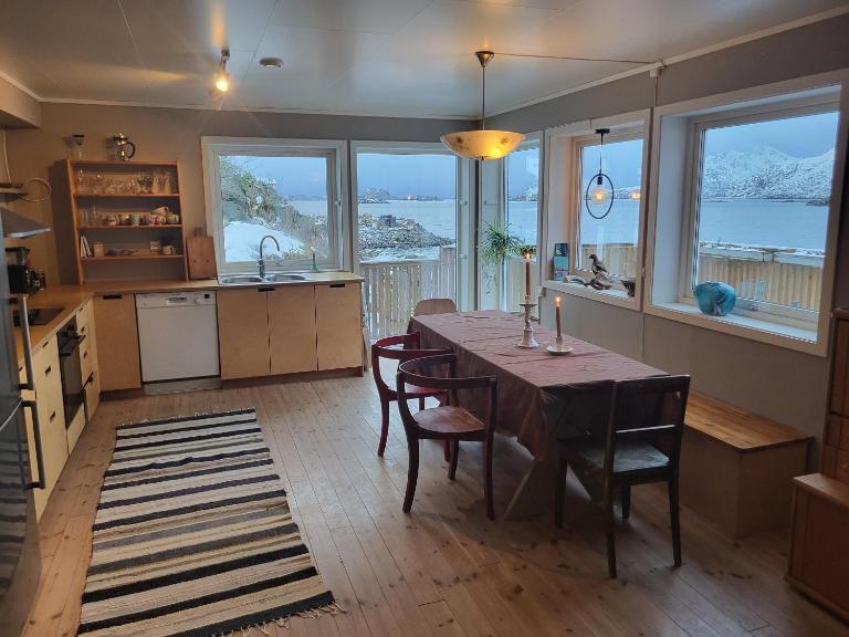 Private Apartment By The Sea - Chambres d'hôtes Festvåg
