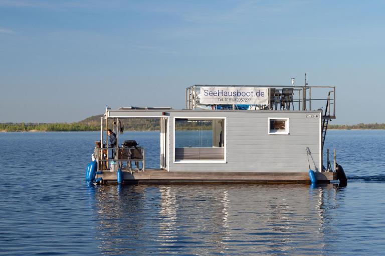SeeHausboot/Geiseltalsee inkl. 2 SUPs und Kanu - Chambres d'hôtes Braunsbedra