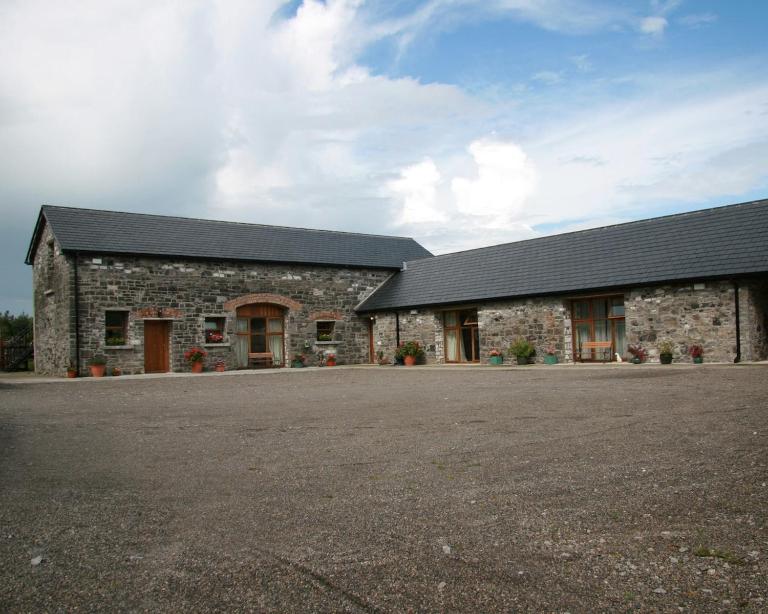 Cowshed - Duffys Ballybin 4-star - B&B Ashbourne