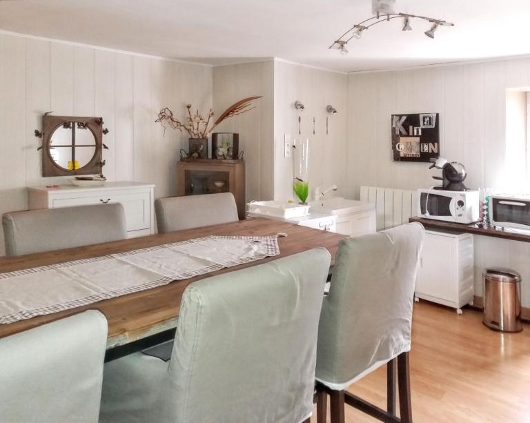 Appartement spacieux à Chenevrey-et-Morogne 160 m² avec terrasse - B&B Chenevrey-et-Morogne