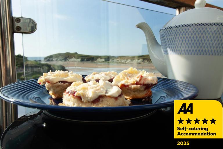 6 Porth Sands Newquay Cornwall Luxury with Sea Views - B&B Newquay