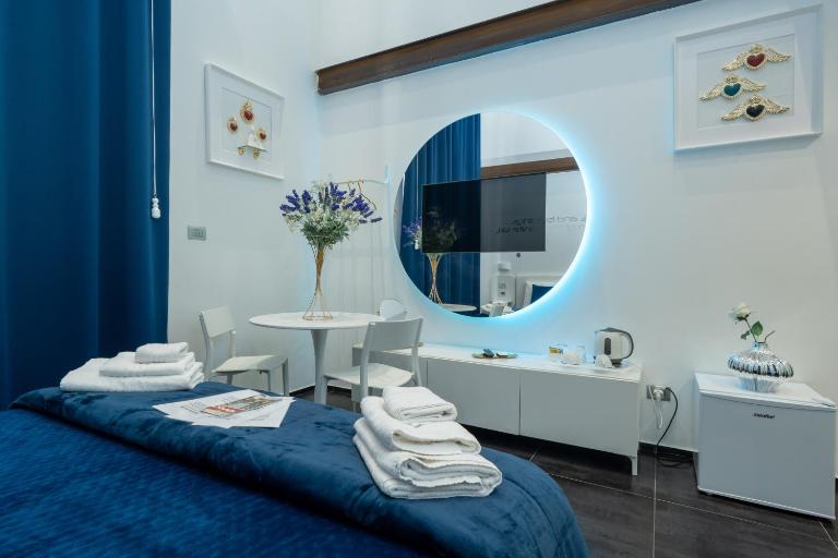 Skyhouse Chiaia - B&B Naples