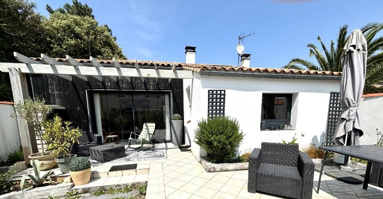 Maison au calme à l'orée d'un bois, proche plages - B&B Rivedoux-Plage