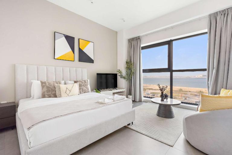 Silkhaus Vacation Homes Modern Studio with Private Beach - B&B Abu Dhabi