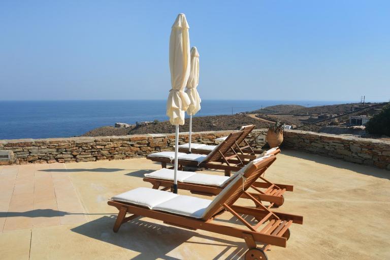 Heliopetra Family Home with a swimming pool in the area of Otzia - Bed and Breakfast Kárnes