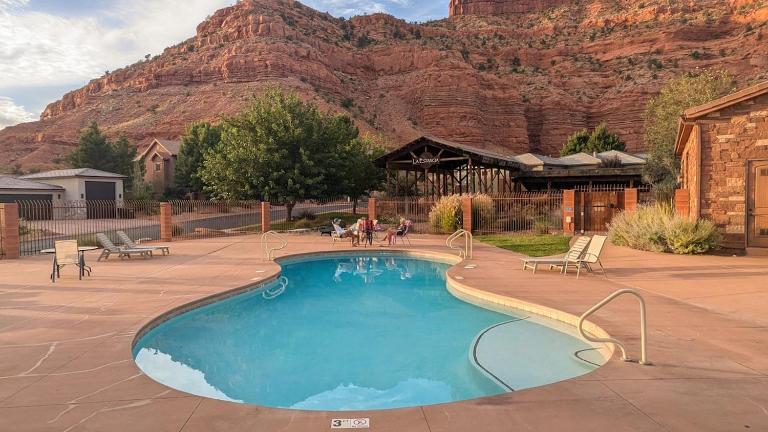 Coral Cliff View - Amazing Views and Pool - B&B Kanab