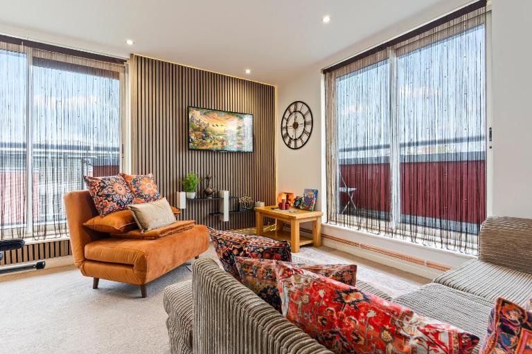 Desi Suite, Free Parking, Balcony - Ferienwohnung Leicester