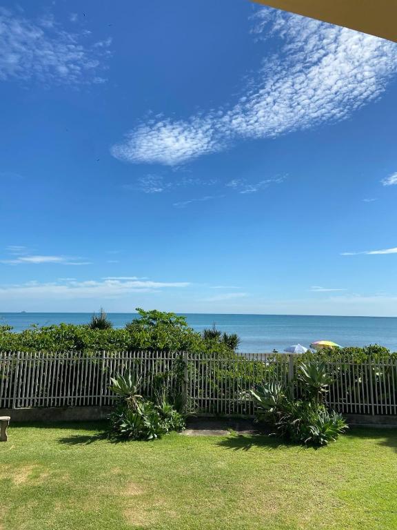 Apto pe na areia, frente ao mar, Armacao Penha - B&B Penha