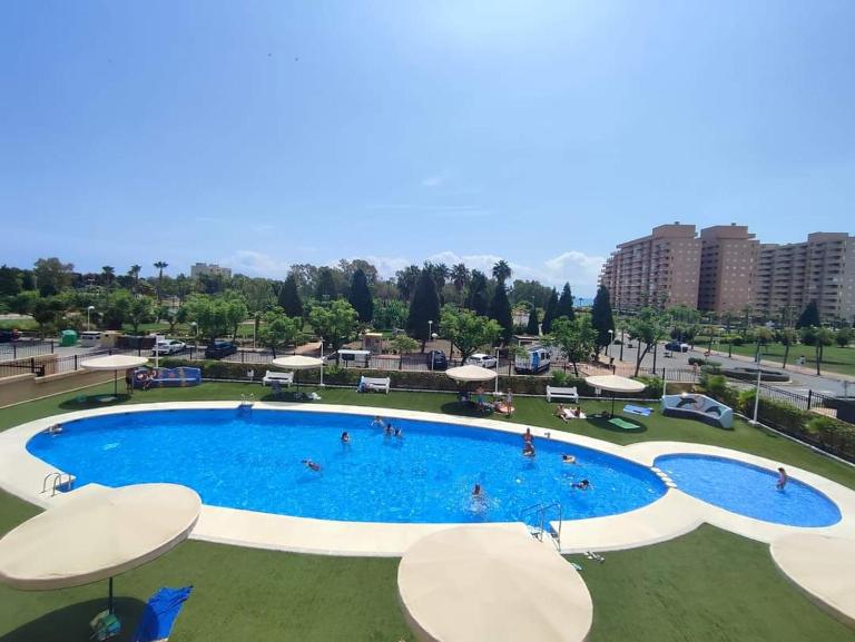 Excelentes vistas a las piscinas y al mar - Ferienwohnung Oropesa del Mar