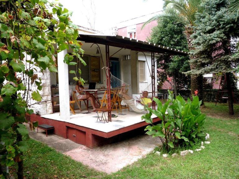 Vintage Summer House - Bed and Breakfast Budva