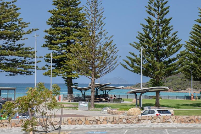 Midd's on the Beach - luxury beach front apartment - Ferienwohnung Albany