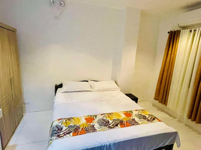 Mont Ville Guesthouse - B&B Legaspi