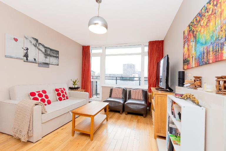 2BR balcony, Battersea, 5min Clapham Junction St - B&B London