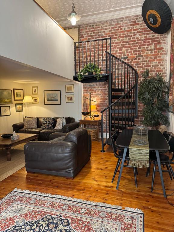 Luxury Mansion Loft by the Beach - B&B Melbourne