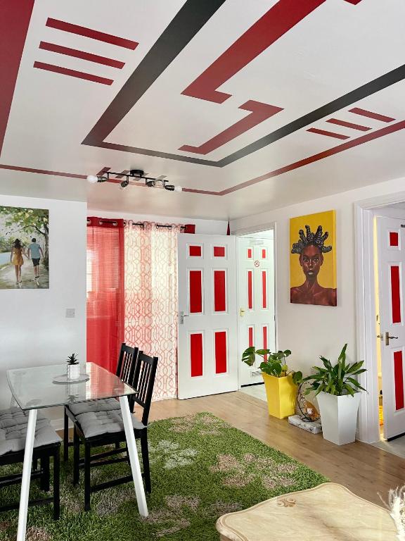Westfield Gardens - 3 Bedroom Apartment - B&B Goodmayes