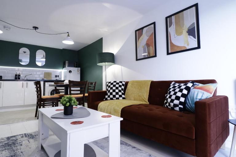b-Comfy Town Centre Apartment Free Parking WiFi - B&B Colchester