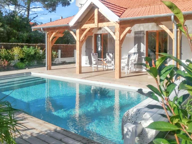 Villa charmante à Soulac-sur-Mer avec piscine privée - B&B Soulac-sur-Mer