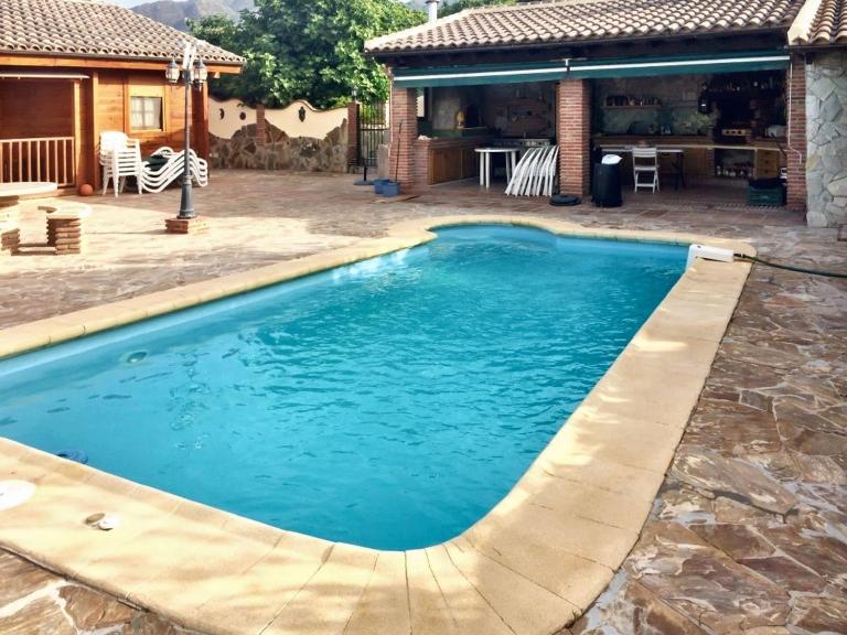 Spacious villa with pool in Coín: 300 m², mountain view - Bed and Breakfast Coín