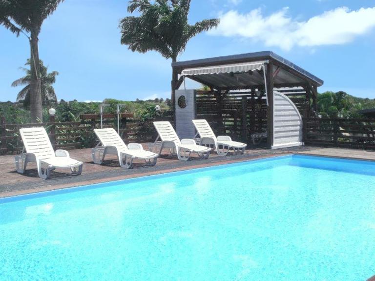 Maison charmante à Sainte Anne avec piscine partagée - B&B Sainte-Anne