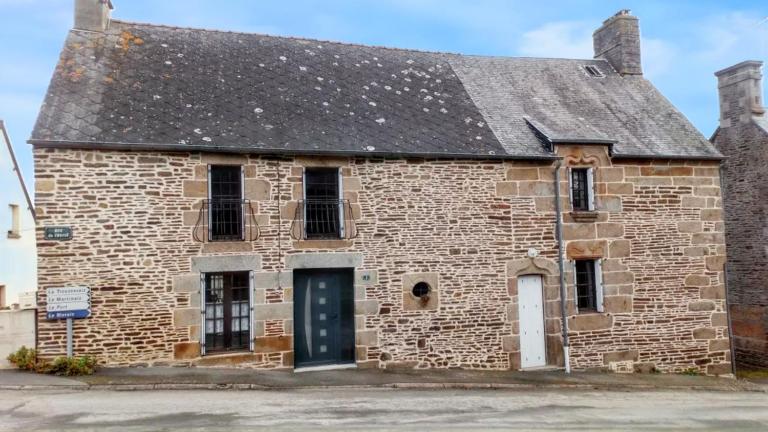 Maison charmante à Sougéal avec superbe jardin - Chambres d'hôtes Sougéal